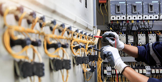 Professional Electrician technician working in Tool, TX